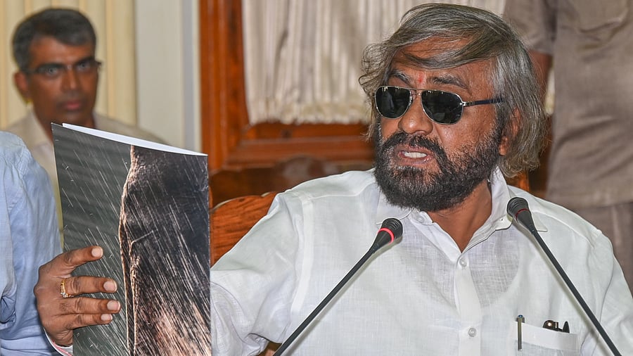 <div class="paragraphs"><p>File photo of Forest, Ecology and Environment Eshwar Khandre</p></div>